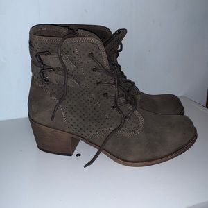 Roxy lace up boots